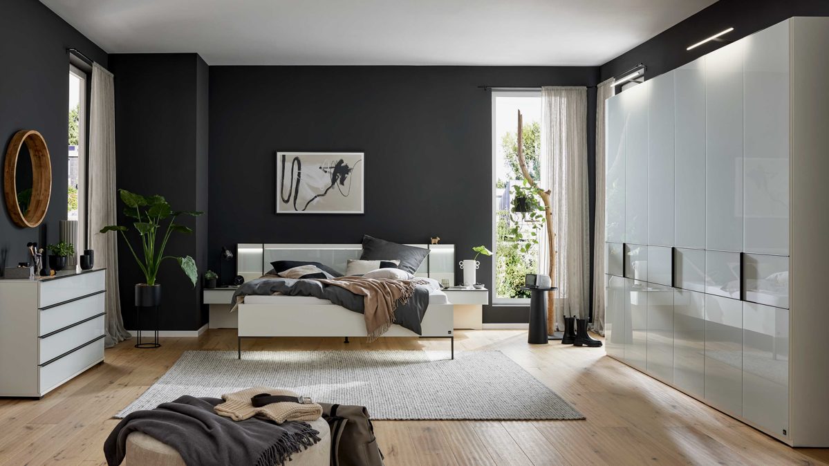 Komplettzimmer Interliving aus Holz in Weiß Interliving Schlafzimmer Serie 1033 – komplettes Schlafzimmer weißes Glas & Holz - vierteilig