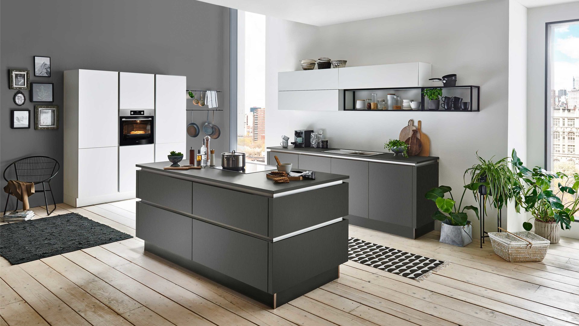 Einbauküche Nolte® küchen aus Holz in Grau nolte® Einbauküche Titan mit AEG-Einbaugeräten Graphit & Weiß – dreizeilig
