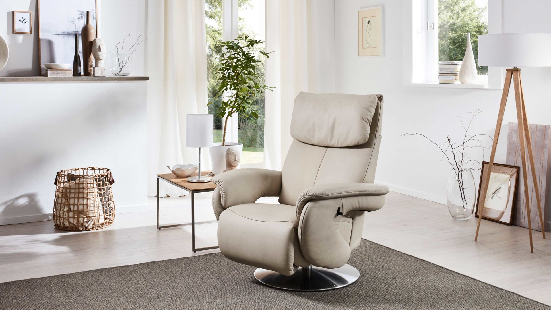 Relaxsessel comfortmaster besser sitzen, liegen, leben aus Leder in Weiß Comfortmaster 7304 - Easy-Swing-Sessel 31N nebelfarbenes LongLife-Leder Rustika & edelstahlfarbener Tellerfuß