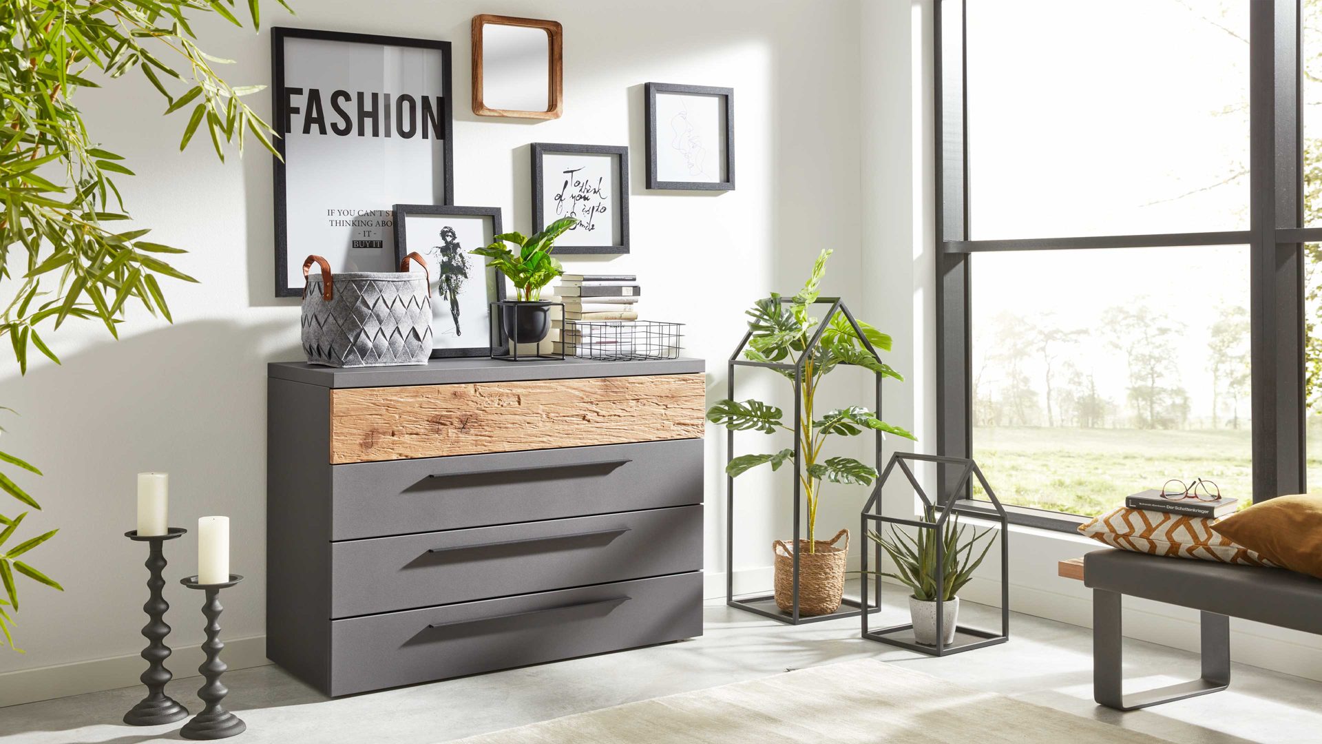 Schubladenkommode Interliving aus Holz in Dunkelgrau Interliving Schlafzimmer Serie 1025 – Schubladenkommode Graphit &amp; Balkeneiche gehackt - vier Schubladen