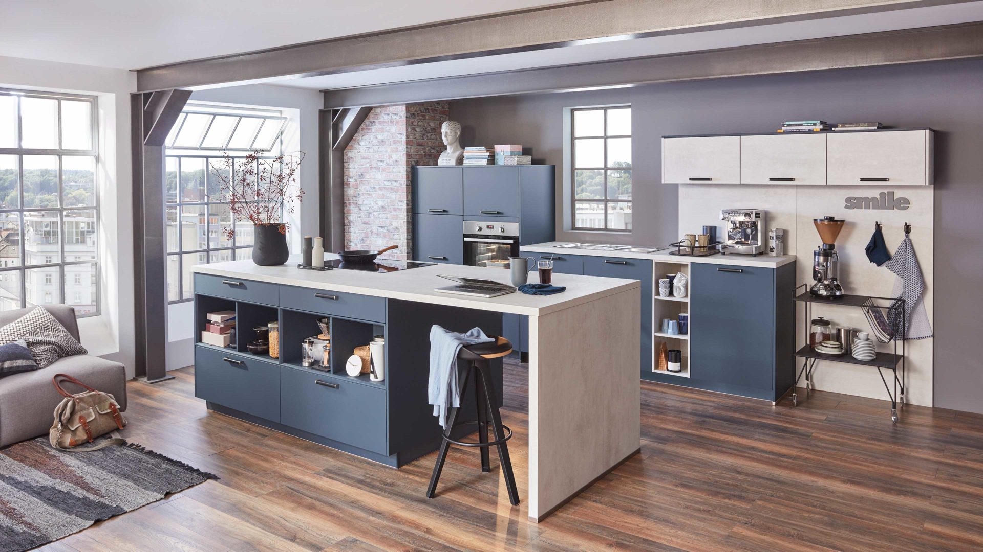 Einbauküche Nobilia® aus Holz in Blau nobilia® Einbauküche Easytouch mit LEONARD-Elektrogeräten Fjordblau & Weißbeton - zweizeilig