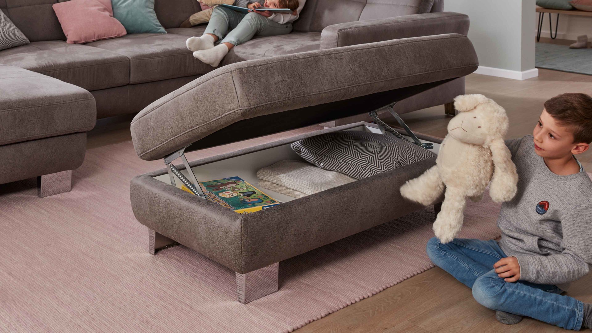 Funktionshocker modulmaster aus Stoff in Grau Modulmaster MM-MP1139 - XXL-Funktionshocker graue Mikrofaser Saddle & glänzende Metallfüße - ca.  129 x 64 cm