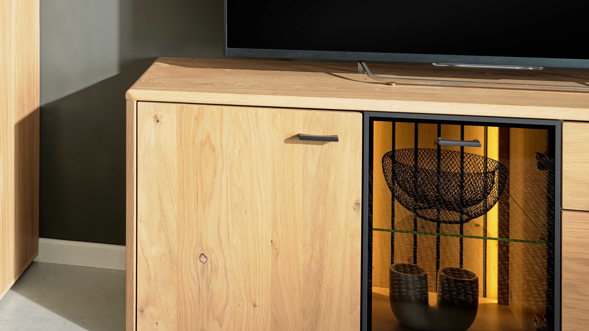 Möbelbeleuchtung Interliving aus Kunststoff in Weiß Interliving Wohnzimmer Serie 2024 - Nischenbeleuchtung zweiteilig - Länge ca. 60 cm