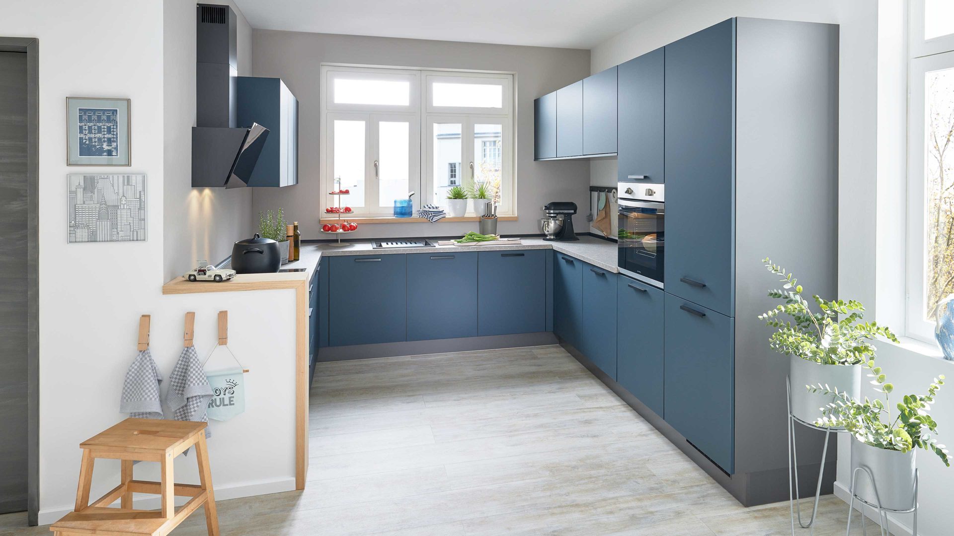 Einbauküche culineo® aus Holz in Blau Culineo® Einbauküche C945 mit privileg Einbaugeräten Fjordblau - Stellfläche ca. 310 x 305 cm