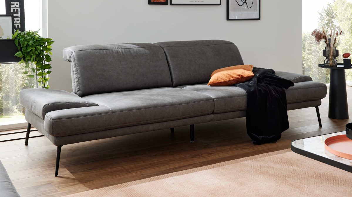 Zweisitzer Interliving aus Stoff in Dunkelgrau Interliving Sofa Serie 4460 - Zweisitzer grauer Bezug Clint & schwarze Metallfüße - Länge ca. 232 cm