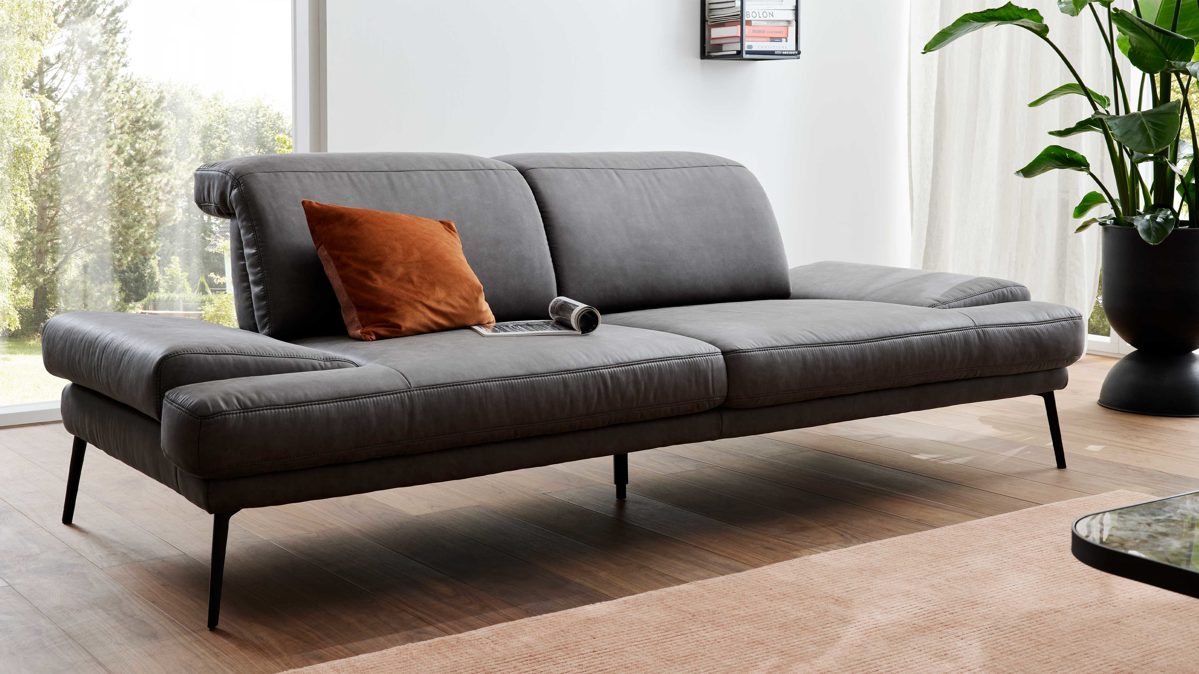 Zweisitzer Interliving aus Stoff in Dunkelgrau Interliving Sofa Serie 4460 - Zweisitzer grauer Bezug Clint & schwarze Metallfüße - Länge ca. 266 cm