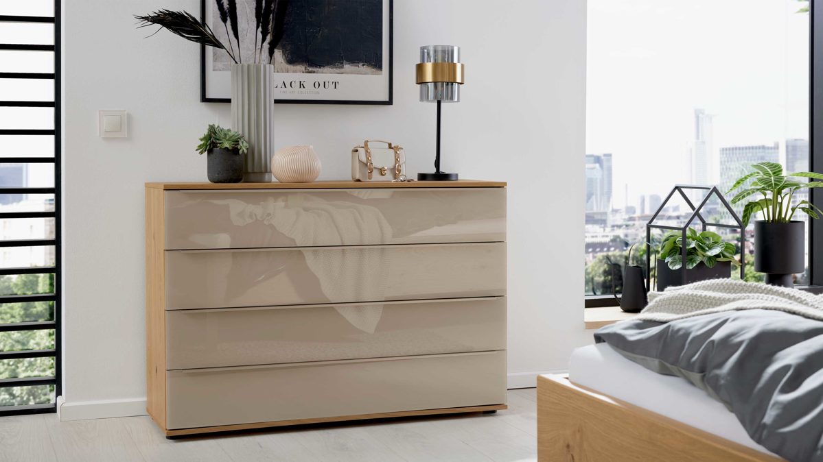 Schubladenkommode Interliving aus Holz in Holzfarben Interliving Schlafzimmer Serie 1210 – Schubladenkommode 540066 Taupe & Balkeneiche - fünf Schubladen, Breite ca. 120 cm
