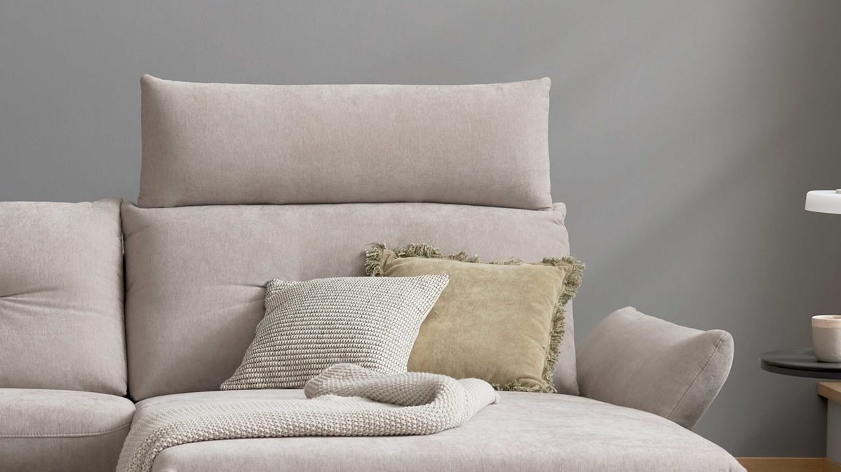 Kopfstütze Interliving aus Stoff in Hellgrau Interliving Sofa Serie 4400 - Kopfstütze 87-102 platingrauer Bezug DWN 49 - Breite ca. 102 cm