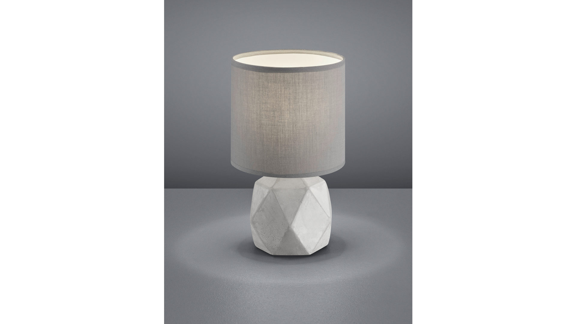 Tischleuchte Reality leuchten aus Stoff in Hellgrau RL Tischleuchte bzw. Nachttischlampe Pike Hellgrau & Beton – Höhe ca. 28 cm