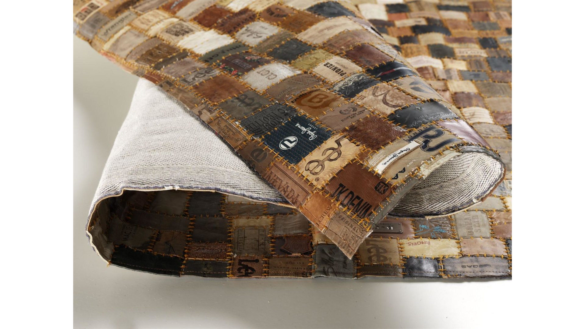 Lederteppich Oci aus Leder in Braun Lederteppich Labelstar für Ihre Wohnaccessoires multicolorfarbene Jeanslabel – ca. 120 x 180 cm