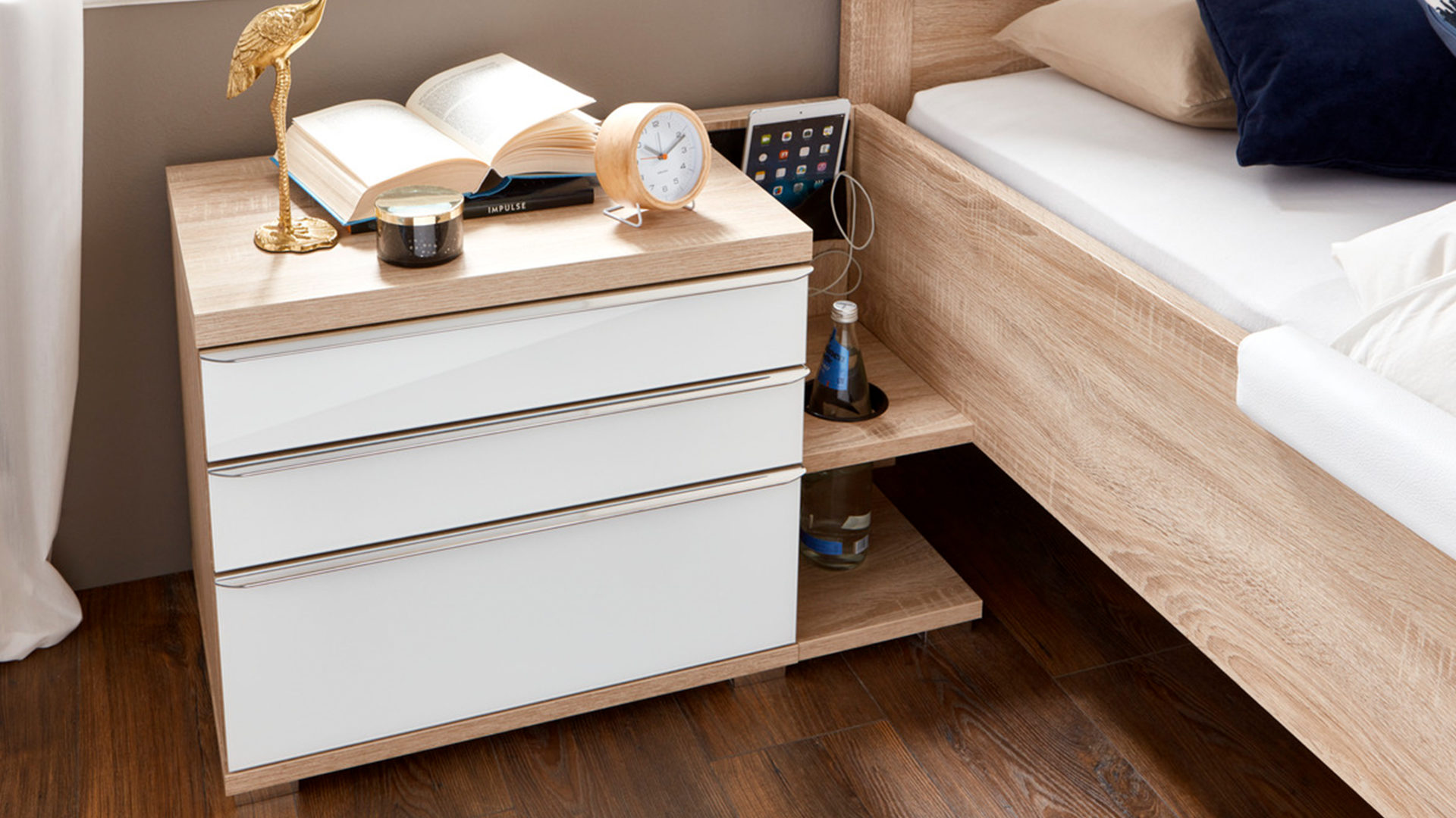 Nachtkommode Staud aus Holz in Weiß STAUD Smartliving - Nachtkommode Sonoma Eiche & Alpinweiß – drei Schubladen, Breiteca. 50 cm