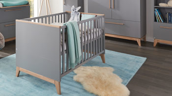 Babybett Paidi aus Holz in Grau PAIDI Babyzimmer Sten – Babybettgestell Eiche & Schiefergrau – Liegefläche ca. 70 x 140 cm