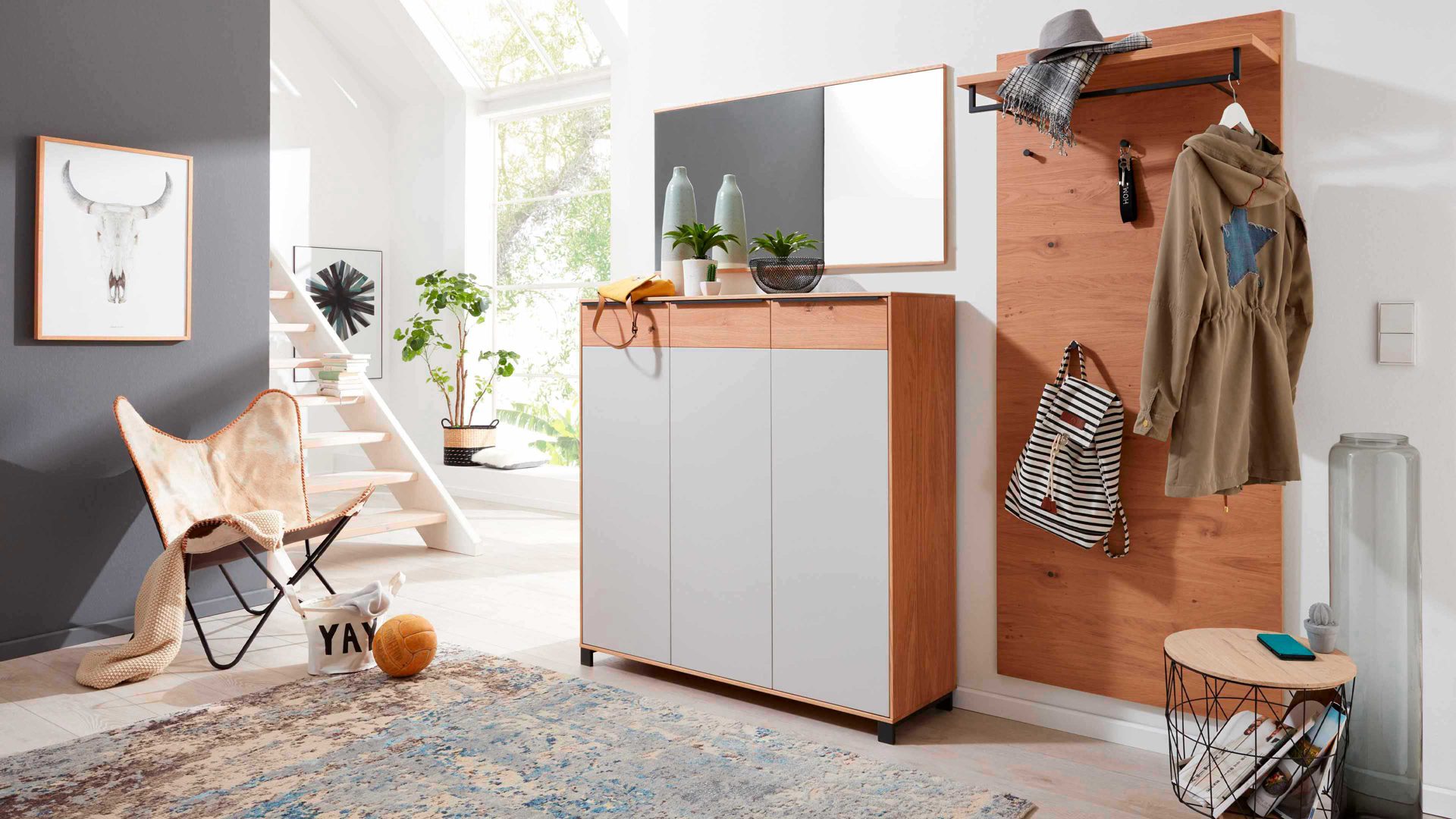 Garderoben-Set Interliving aus Holz in Holzfarben Interliving Garderoben Serie 6005 – Garderobenmöbel-Set Eiche & lichtgrauer Lack – dreiteilig