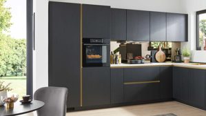 Einbauküche culineo® aus Holz in Schwarz Culineo® Einbauküche C382 mit Einbaugeräten Eiche Nero - Stellfläche ca. 335 x 305 cm