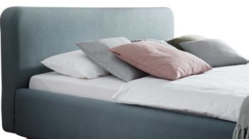 Bettgestell Meise.möbel aus Stoff in Hellblau Polsterbettgestell Mattis eisblaues Flachgewebe Aspen 84 & Holzfüße - Liegefläche ca. 140 x 200 cm