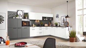 Einbauküche Interliving aus Holz in Weiß Interliving Küche Serie 3032 mit gorenje Einbaugeräten Weiß & Quarzgrau - Stellfläche ca. 395 x 245 cm