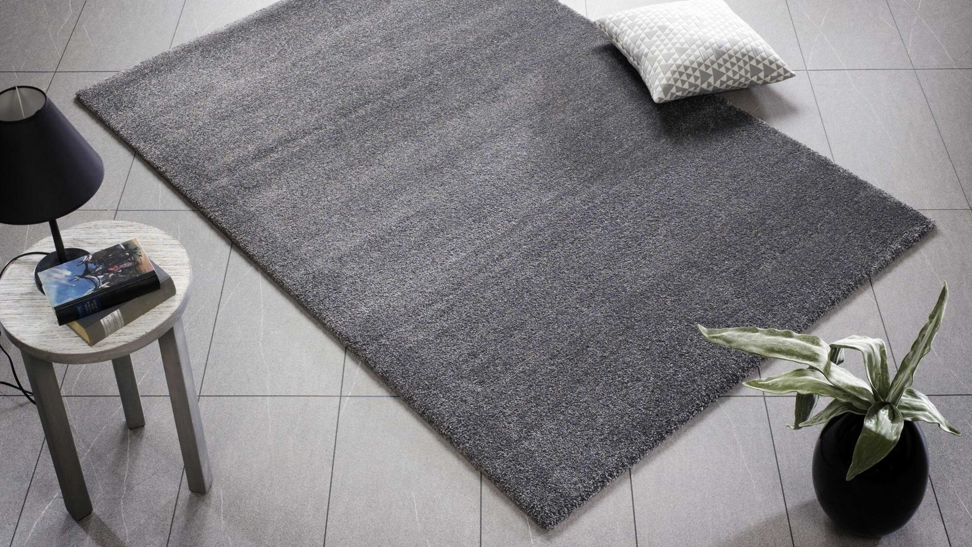 Webteppich Oci aus Kunstfaser in Grau Webteppich Bellevue rundet Ihre Wohnaccessoires ab dunkelgraue Kunstfaser – ca. 65 x 130 cm