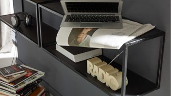 Einbauküche Interliving aus Holz in Weiß Interliving Küche Serie 3013 mit AEG Einbaugeräten Arcticweiß & Eiche Pinot – zweizeilig