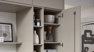 Einbauküche Interliving aus Holz in Weiß Interliving Küche Serie 3079 mit AEG Einbaugeräten Weiß & Lava - dreizeilig