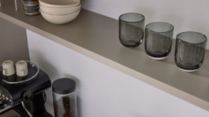 Einbauküche Interliving aus Holz in Weiß Interliving Küche Serie 3079 mit AEG Einbaugeräten Weiß & Lava - dreizeilig