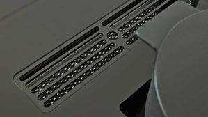 Einbauküche Interliving aus Holz in Schwarz Interliving Küche Serie 3103 mit AEG Einbaugeräten Mattschwarz & Vulkaneiche  - dreizeilig