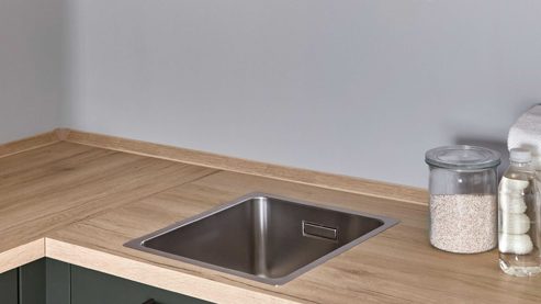 Systemküche Nobilia® aus Holz in Dunkelgrün nobilia® Hauswirtschaftsraum-Lösung Easytouch Mineralgrün & Eiche San Remo - Stellfläche ca. 275 x 247 cm