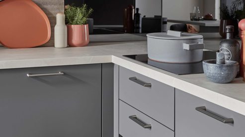 Einbauküche Nobilia® aus Holz in Grau nobilia® Einbauküche Senso mit Elektrogeräten, z. B.  Kühlschrank Schiefergrau - zweiteilig