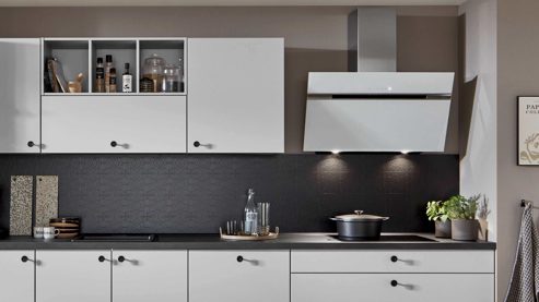 Einbauküche Nobilia® aus Holz in Hellgrau nobilia® Einbauküche Softline mit LAURUS Elektrogeräten, z. B. Kühlschrank Seidengrau - Länge ca. 390 cm