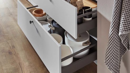 Einbauküche Nobilia® aus Holz in Hellgrau nobilia® Einbauküche Softline mit Elektrogeräten, z. B. Kühlschrank Seidengrau - Länge ca. 390 cm