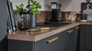 Einbauküche Nobilia® aus Holz in Schwarz nobilia® Einbauküche Easytouch mit privileg E-Geräte, z. B. Kühlschrank Grafitschwarz & Metal Oxid – Stellfläche ca. 277 x 217 cm
