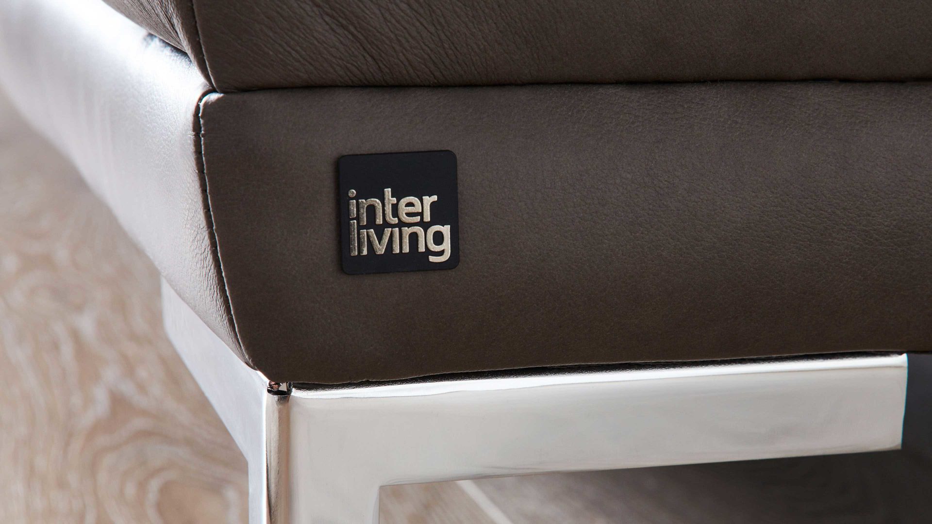 Zweisitzer Interliving aus Leder in Dunkelgrau Interliving Sofa Serie 4251 – Zweisitzer mit Sitztiefenverstellung Breite ca. 250 cm - dunkelgraues Leder Vintage grey & Metallfüße