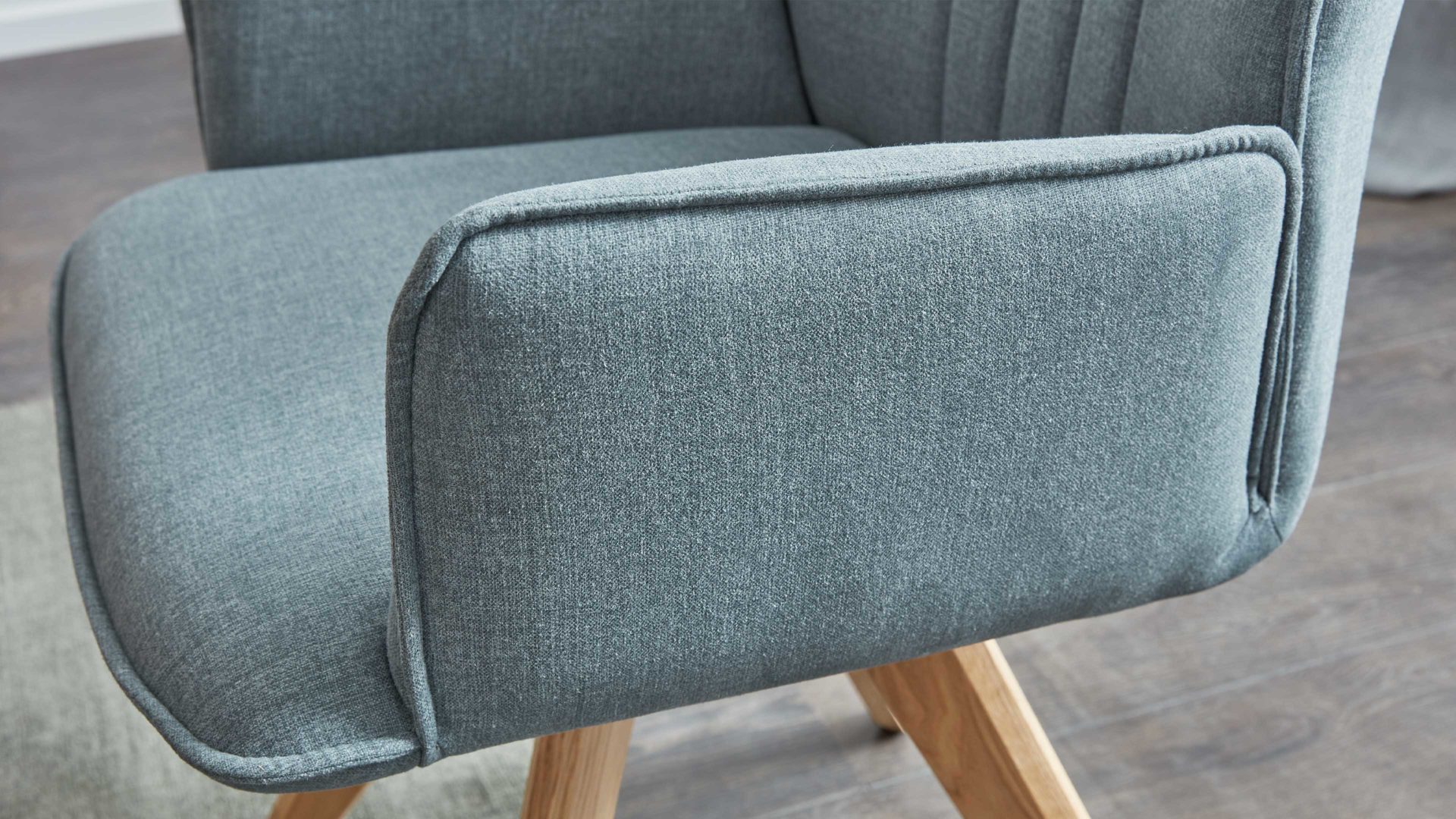 Polsterstuhl Interliving aus Stoff in Blau Interliving Esszimmer Serie 5102 – Armlehn-Polsterstuhl mit Drehfunktion aquafarbener Bezug Tirol 484 & Wildeiche, Drehfunktion