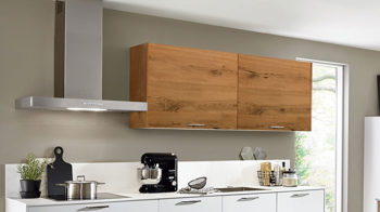 Einbauküche Nobilia® aus Holz in Holzfarben Dunkel nobilia® Einbauküche Focus mit privileg Einbaugeräten Alpinweiß & Balkeneiche – dreizeilig