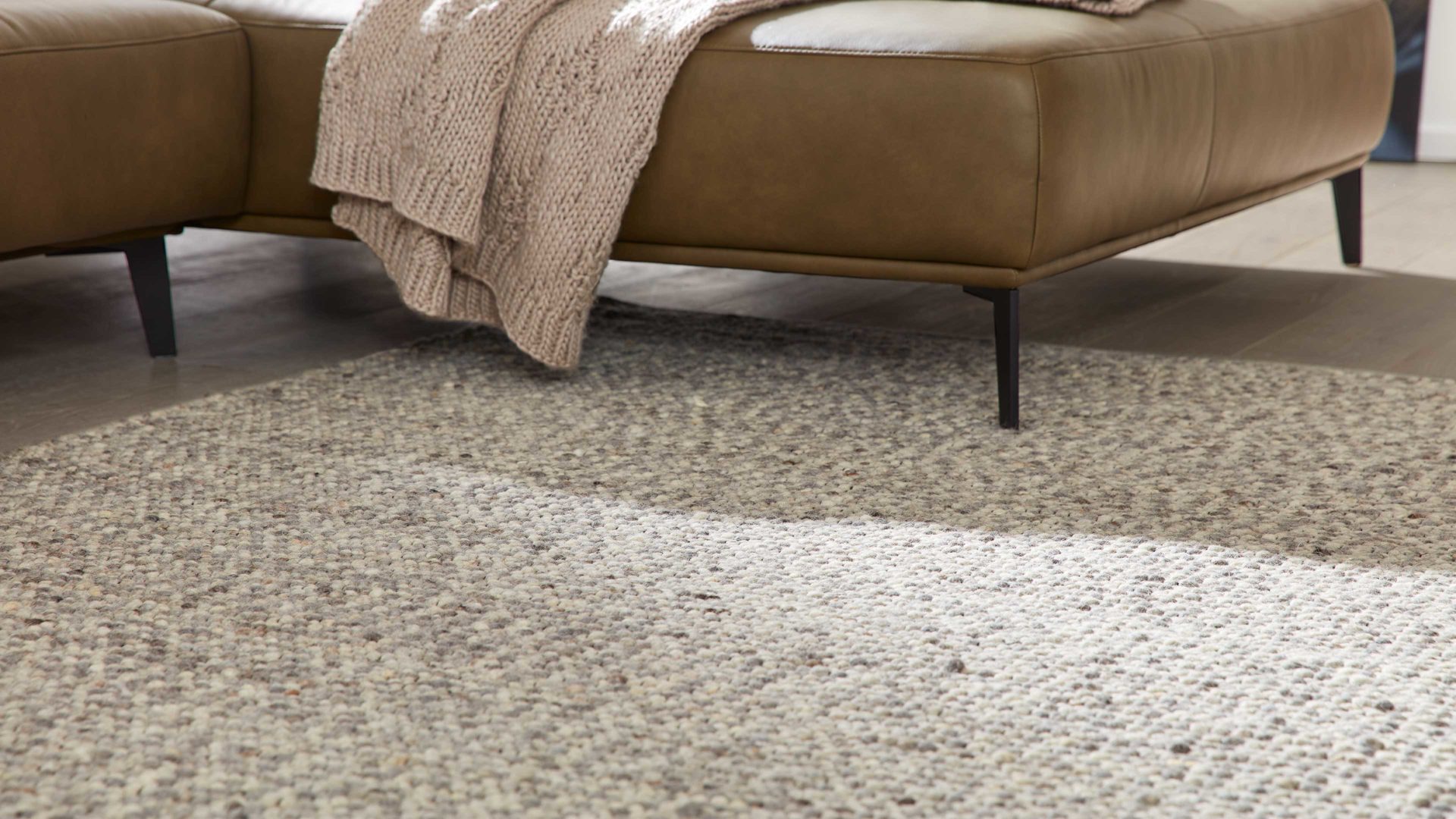 Handwebteppich Interliving aus Naturfaser in Hellgrau Interliving Teppich Serie B-8001 steinfarbene Schurwolle – ca. 140 x 190 cm