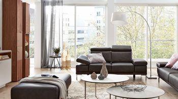Zweisitzer Interliving aus Leder in Dunkelgrau Interliving Sofa Serie 4251 – Zweisitzer 12202 mit Sitztiefenverstellung Breite ca. 250 cm - dunkelgraues Leder Vintage grey & Metallfüße