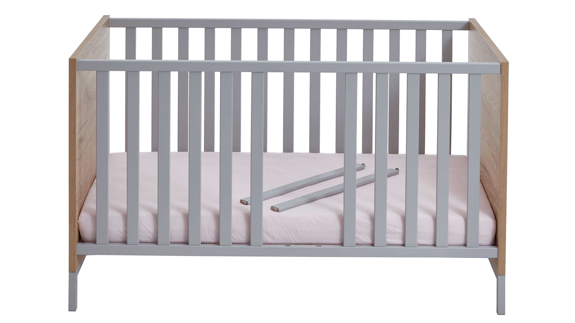 Babybett Paidi aus Holz in Hellgrau PAIDI Babyzimmerprogramm Benne - Bettgestell Kieselgrau & Montana Eiche – Liegefläche ca. 70 x 140 cm