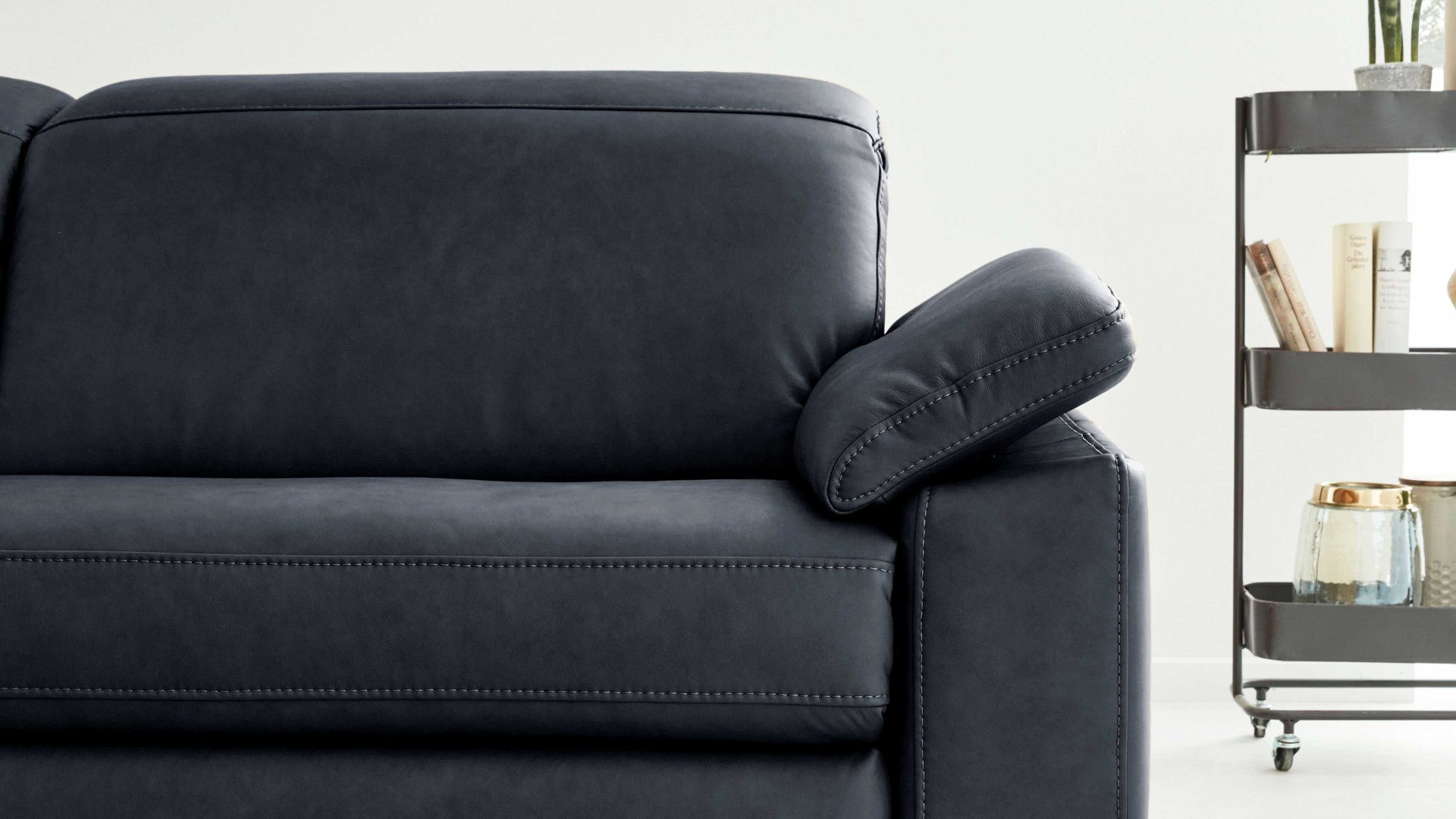 Funktion Interliving aus Metall in Transparent Interliving Sofa Serie 4054 – Armlehnverstellung manuelle Verstellung