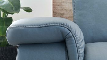 Ecksofa Steinpol polsteria aus Leder in Blau Polsterprogramm Relaxa 6.0 Plus PSG XC - Ecksofa graublaues LongLife-Leder Punch - Stellfläche ca. 270 x 239 cm