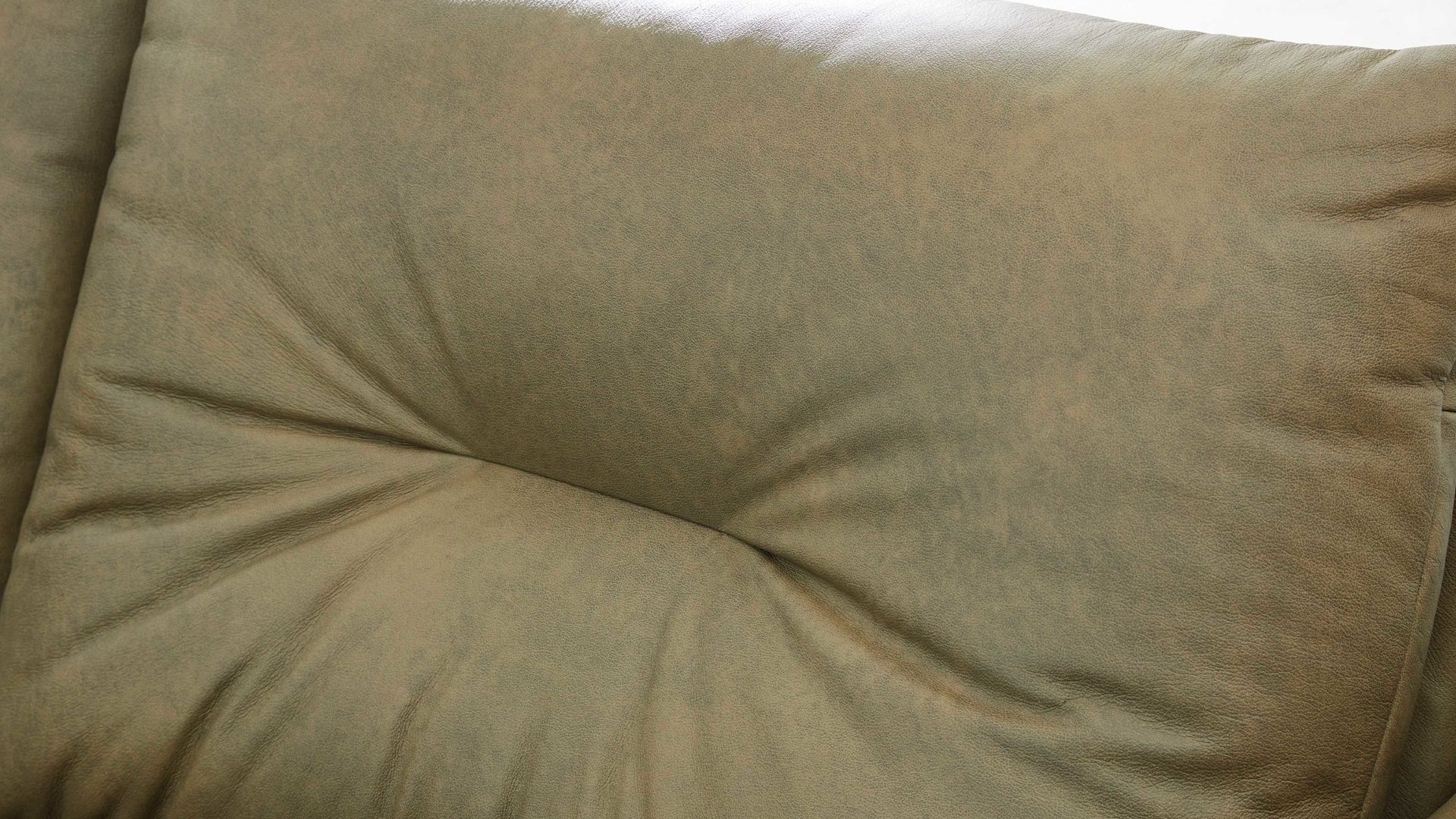 Zweisitzer Interliving aus Leder in Grün Interliving Sofa Serie 4400 - Ledersofa olivgrünes Leder EVI 33 - Breite ca. 216 cm