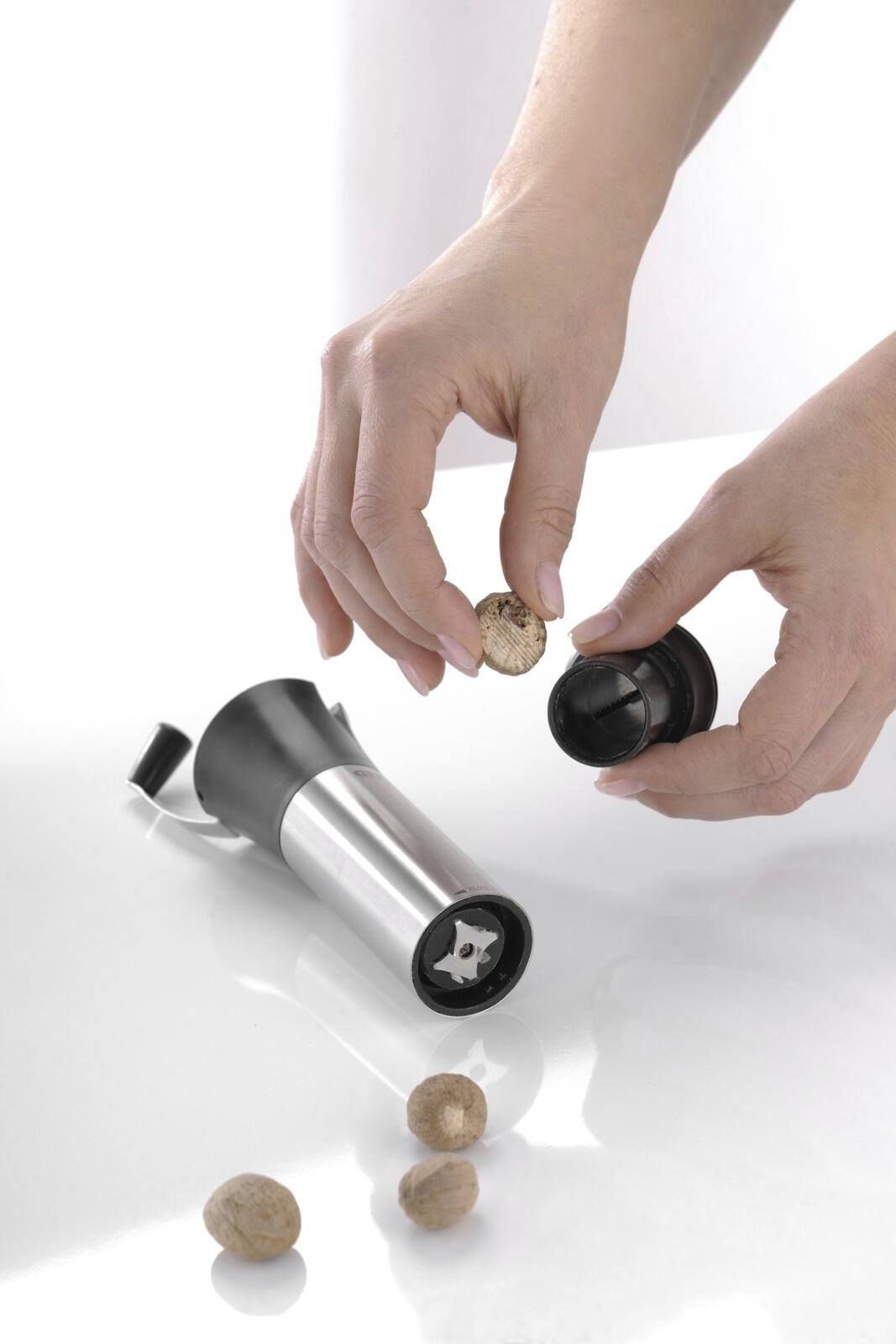 Küchenhelfer Gefu aus Kunststoff in Silber Schwarz GEFU Muskatmühle aus hochwertigem Edelstahl & Kunststoff