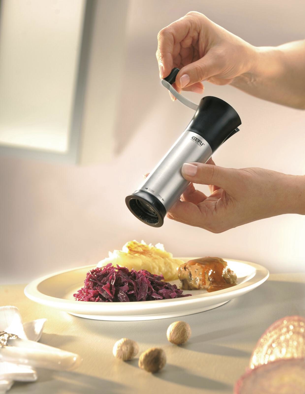 Küchenhelfer Gefu aus Kunststoff in Silber Schwarz GEFU Muskatmühle aus hochwertigem Edelstahl & Kunststoff