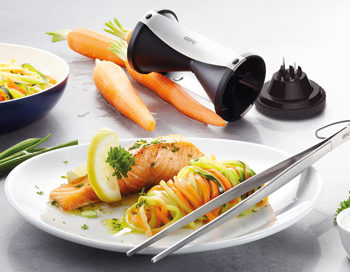 Küchenhelfer Gefu aus Kunststoff in Silber Schwarz GEFU Spiralschneider SPIRELLI® inkl. Reinigungsbürste - aus hochwertigem Edelstahl, Kunststoff & japanischen Klingenstahl