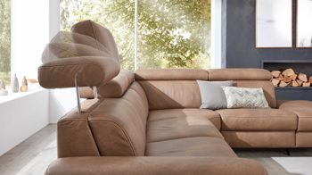 Ecksofa comfortmaster besser sitzen, liegen, leben aus Leder in Hellbraun Comfortmaster 1180 Spektra - Ecksofa mit Wall-Free wüstenfarbenes LongLife-Leder - Stellfläche ca. 280 x 239 cm