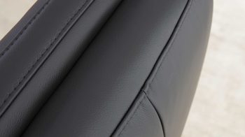 Relaxsessel Interliving aus Leder in Anthrazit Interliving Sessel Serie 4541 – Relaxsessel F motorisch - anthrazitfarbenes LongLife-Leder Credo & Tellerfuß V6