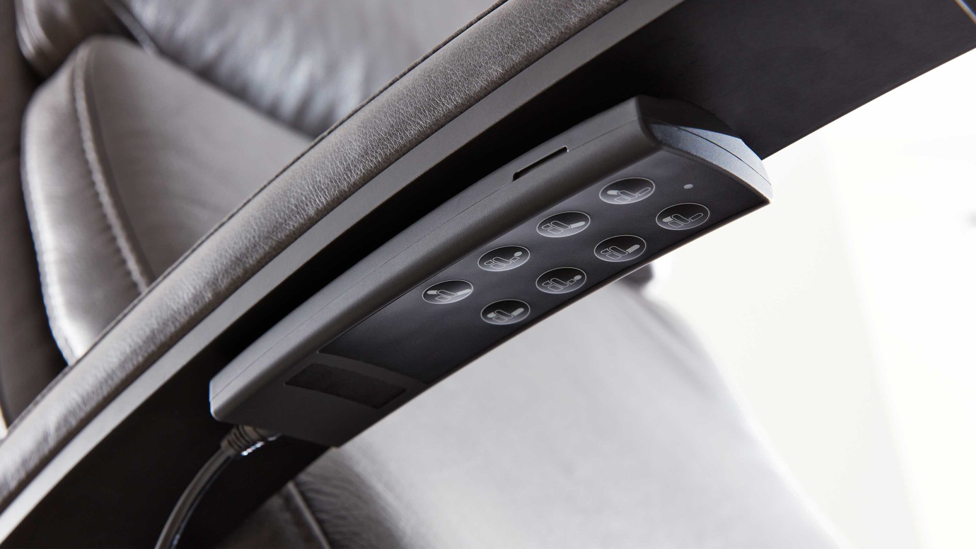 Relaxsessel Interliving aus Leder in Schwarz Interliving Sessel Serie 4541 – Relaxsessel F motorisch - anthrazitfarbenes LongLife-Leder Texas & Sternfuß V4S