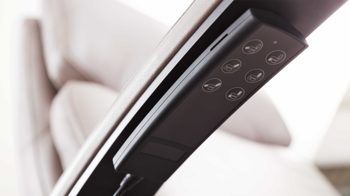 Relaxsessel Interliving aus Leder in Hellgrau Interliving Sessel Serie 4541 – Relaxsessel motorisch - granitfarbenes LongLife-Leder Credo & Sternfuß V4S