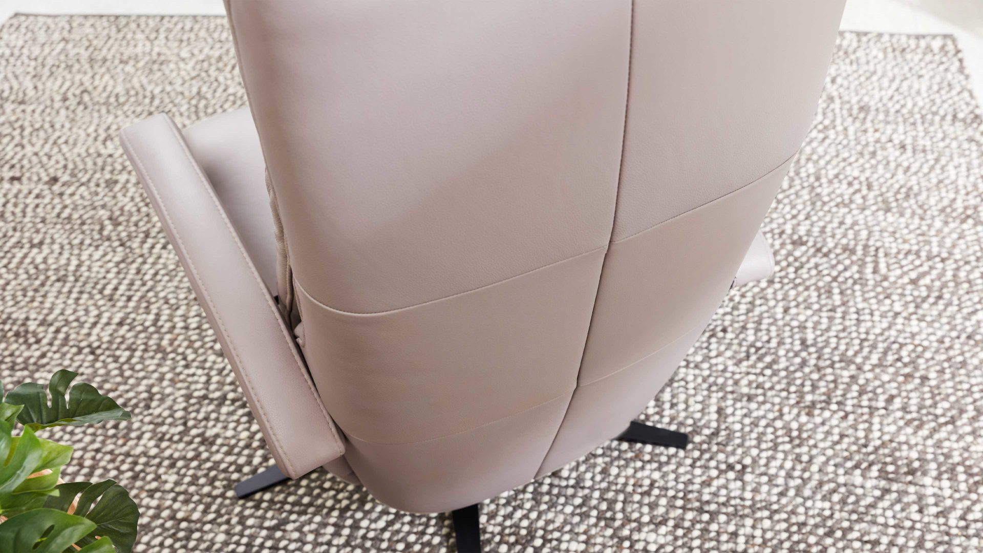 Relaxsessel Interliving aus Leder in Hellgrau Interliving Sessel Serie 4541 – Relaxsessel F motorisch - granitfarbenes LongLife-Leder Credo & Sternfuß V4S