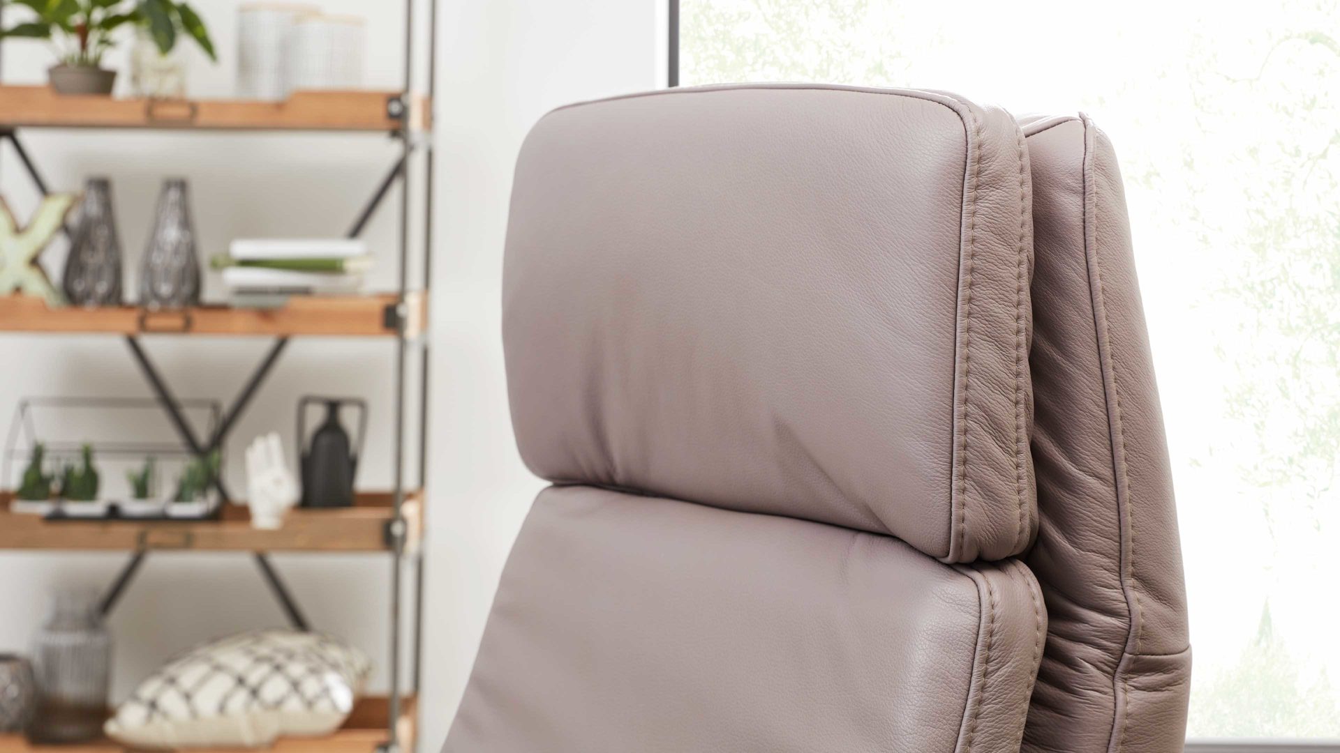 Relaxsessel Interliving aus Leder in Hellgrau Interliving Sessel Serie 4541 – Relaxsessel F motorisch - granitfarbenes LongLife-Leder Credo & Sternfuß V4S