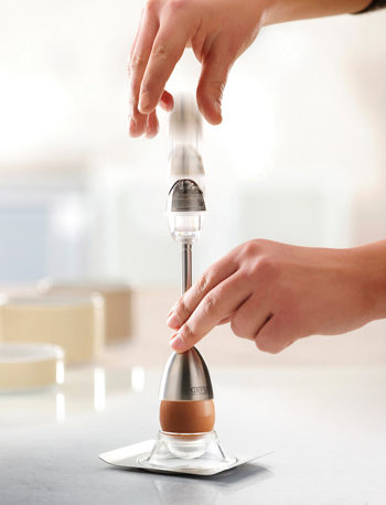 Küchenhelfer Gefu aus Kunststoff in Edelstahl GEFU Eierköpfer mit Salzsteuer - aus hochwertigem Edelstahl & Kunststoff