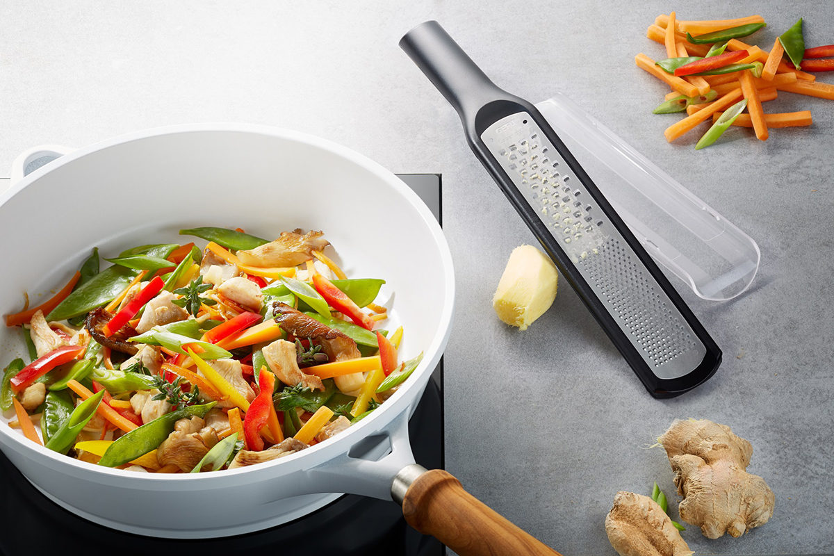 Küchenhelfer Gefu aus Kunststoff in Edelstahl Schwarz GEFU Fein- und Grobreibe mit zwei Reibflächen - aus hochwertigem Edelstahl & Kunststoff